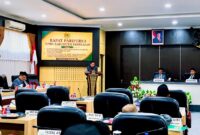 Ketua Fraksi Gelora Perjuangan DPRD Pamekasan, Saedy Romli saat menyampaikan pandangan umum fraksi dalam rapat paripurna DPRD Pamekasan, Rabu (19/8/2026).