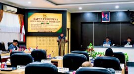 Ketua Fraksi Gelora Perjuangan DPRD Pamekasan, Saedy Romli saat menyampaikan pandangan umum fraksi dalam rapat paripurna DPRD Pamekasan, Rabu (19/8/2026).