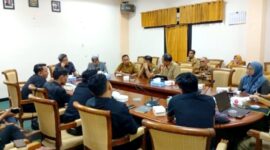 DPRD Sampang menerima audiensi dari DKR dan RSUD dr. Moh. Zyn terkait pasien PAPS. (KLIKMADURA)