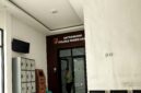 Salah seorang pengacara keluar dari ruang penyidik Satreskrim Polres Pamekasan beberapa waktu lalu. (DOK. KLIKMADURA)