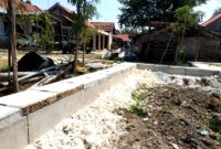 Penampakan proyek drainase yang terhubung langsung ke sungai di Kelurahan Karang Dalam, Kecamatan / Kabupaten Sampang. (KLIKMADURA)