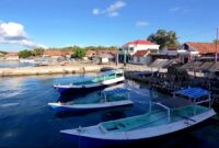 Sejumlah perahu nelayan berada di bibir pantai Dusun Pajenasem, Desa/Pulau Saobi, Kecamatan Kangayan, Kabupaten Sumenep, Madura, Jawa Timur. (PRENGKI WIRANANDA / KLIKMADURA)