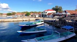 Sejumlah perahu nelayan berada di bibir pantai Dusun Pajenasem, Desa/Pulau Saobi, Kecamatan Kangayan, Kabupaten Sumenep, Madura, Jawa Timur. (PRENGKI WIRANANDA / KLIKMADURA)