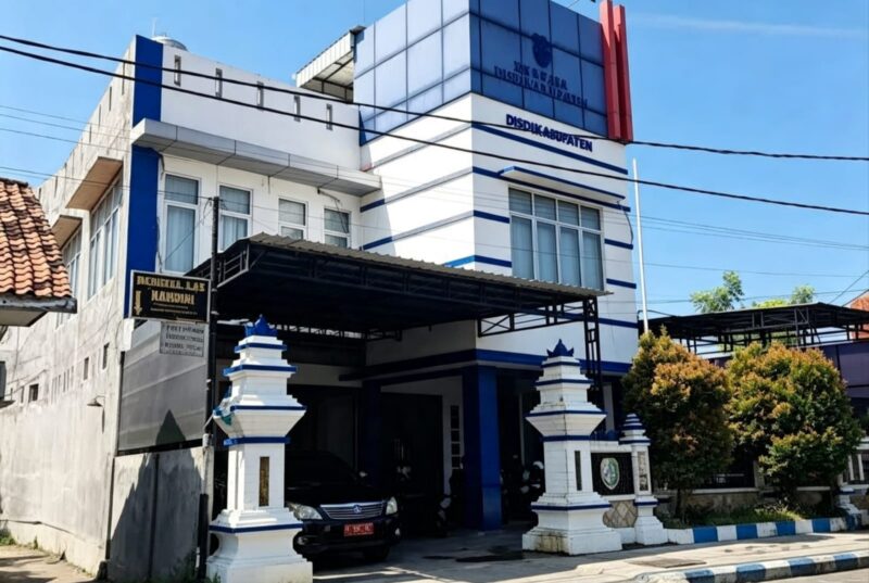 Kantor Dinas Kebudayaan Pariwisata Pemuda dan Olahraga (Disbudparpora) Kabupaten Sampang tampak megah. (KLIKMADURA)