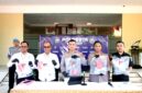 Kapolresta Sumenep Kombes Pol Ariek Indra Sentanu, S.H., S.I.K., M.H., (tengah) bersama jajaran Satnarkoba menunjukkan barang bukti yang berhasil disita. (KLIKMADURA)