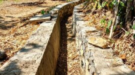 Kondisi proyek Program Percepatan Peningkatan Tata Guna Air Irigasi (P3-TGAI) di Desa Anggersek, Kecamatan Camplong, Kabupaten Sampang. (ALI MUCHTAR / KLIKMADURA)