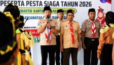 Ketua Kwarran Galis, Moh. Sadili saat memimpin jalannya upacara pembukaan Pesta Siaga Kwarran Galis 2026. (ISTIMEWA)