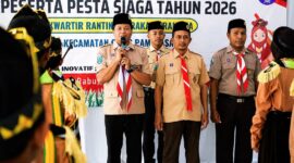 Ketua Kwarran Galis, Moh. Sadili saat memimpin jalannya upacara pembukaan Pesta Siaga Kwarran Galis 2026. (ISTIMEWA)