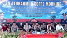 Kapolres Sampang AKBP Anang Hardiyanto menyampaikan sambutan saat kegiatan coffee morning dan perayaan Maulid Nabi Muhammad SAW. (KLIKMADURA)
