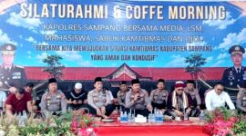 Kapolres Sampang AKBP Anang Hardiyanto menyampaikan sambutan saat kegiatan coffee morning dan perayaan Maulid Nabi Muhammad SAW. (KLIKMADURA)