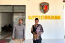 Ketua PD Muhammadiyah Pamekasan Azis Ashari didampingi Wakil Pimpinan Muhammadiyah Bidang Hukum dan HAM Ainor Ridha berada di Kantor Satreskrim Polres Pamekasan usai memasukkan dumas. (LAILIYATUN NURIYAH / KLIKMADURA)