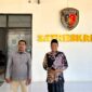 Ketua PD Muhammadiyah Pamekasan Azis Ashari didampingi Wakil Pimpinan Muhammadiyah Bidang Hukum dan HAM Ainor Ridha berada di Kantor Satreskrim Polres Pamekasan usai memasukkan dumas. (LAILIYATUN NURIYAH / KLIKMADURA)