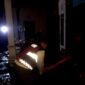 Polisi dan warga membersihkan puing-puing bekas kebakaran di Desa Murtajih, Kecamatan Pademawu, Pamekasan. (KLIKMADURA)