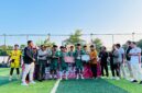 Ketua KSMI Pamekasan, Mahfud (jas hitam) bersama tamu undangan usai menyerahkan trophi kepada tim MAN 2 Pamekasan yang keluar sebagai Juara 1 Kejurkab KSMI Pamekasan di lapangan Puri Dewata Mini Soccer (PDMS) Pamekasan. (KLIKMADURA)