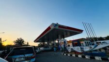 Antrean mengular di salah satu SPBU di Kabupaten Pamekasan. (PRENGKI WIRANANDA / KLIKMADURA)