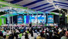 Ribuan masyarakat memadati halaman Pondok Pesantren Darut Tauhid, Pamekasan, Jumat (4/9/2026).
