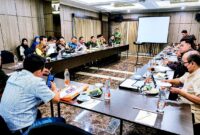 Pansus DPRD Pamekasan saat membahas draf Raperda SOTK bersama tim pengusul, Selasa (8/9/2026).