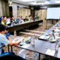 Pansus DPRD Pamekasan saat membahas draf Raperda SOTK bersama tim pengusul, Selasa (8/9/2026).