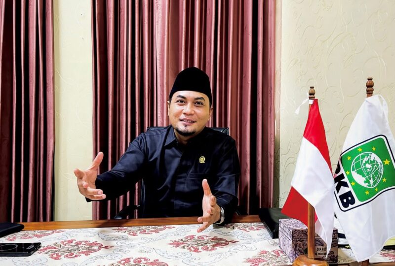 Wakil Ketua DPRD Pamekasan, Khairul Umam saat ditemui diruang kerjanya. (KLIKMADURA)
