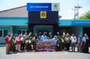 Siswa SD Alam Excellentia Pamekasan foto bersama usai mengikuti edukasi keselamatan kelistrikan dalam kegiatan outing class di PLN ULP Pamekasan, Kamis (24/9/2026). (KLIKMADURA)