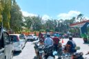 Kondisi antrean BBM di SPBU Banyuanyar, Kabupaten Sampang. (ALI MUCHTAR / KLIKMADURA)