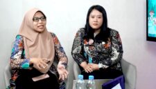 Koordinator Pelayanan Promosi Kesehatan dan Dokter Umum Puskesmas Teja Pamekasan Anis Yulianti Shafarini, S.KM., bersama dr. Lisa Arttistika Pabidang saat sesi podcast di Klik Madura. (YUSRIL RAHMAN SYAKUR/KLIK MADURA)