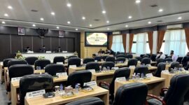 Suasana ruang rapat paripurna DPRD Pamekasan kosong. (MOH. IQBALUL KHAVEI MZ / KLIKMADURA)