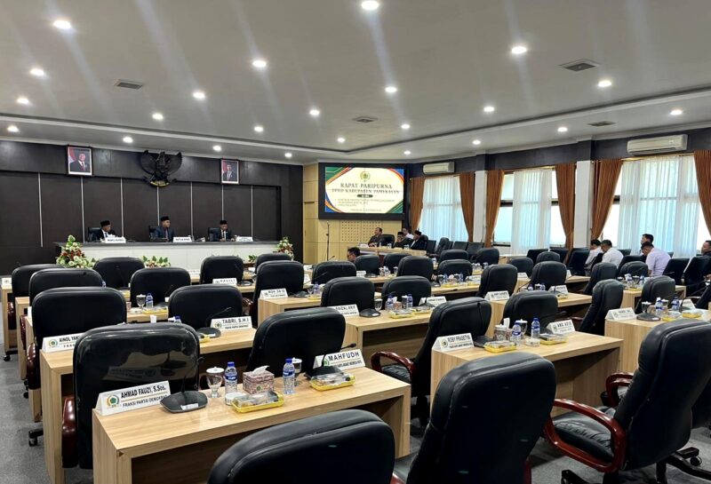 Suasana ruang rapat paripurna DPRD Pamekasan kosong. (MOH. IQBALUL KHAVEI MZ / KLIKMADURA)