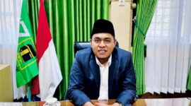 Ketua DPRD Pamekasan, Ali Masykur saat ditemui diruang kerjanya. (KLIKMADURA)