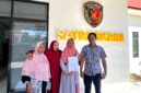 Pelapor dugaan pemalsuan tanda tangan Saninti dan Buami didampingi kuasa hukum Zaini usai melapor ke Satreskrim Polres Pamekasan. (LAILIYATUN NURIYAH/KLIK MADURA).