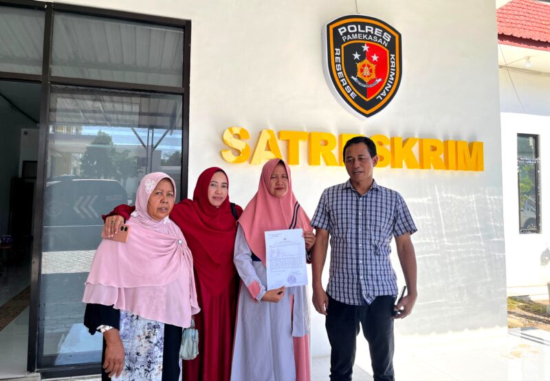 Pelapor dugaan pemalsuan tanda tangan Saninti dan Buami didampingi kuasa hukum Zaini usai melapor ke Satreskrim Polres Pamekasan. (LAILIYATUN NURIYAH/KLIK MADURA).