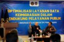 Perwakilan Kantor Imigrasi Kelas II Non TPI Pamekasan saat menggelar Sosialisasi Layanan Data Keimigrasian di Odaita Hotel Pamekasan, Kamis (27/8).