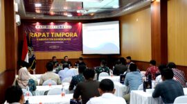 Suasana rapat Timpora Bangkalan saat rapat di Aula Hotel Rose, Bangkalan, Kamis (20/8/2026).