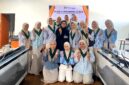 Founder Klik Madura, Sari Purwati foto bersama pengurus KOHATI Pamekasan usai mengisi kegiatan Public Speaking Class di Gedung Royal Group. (KLIKMADURA)