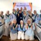 Founder Klik Madura, Sari Purwati foto bersama pengurus KOHATI Pamekasan usai mengisi kegiatan Public Speaking Class di Gedung Royal Group. (KLIKMADURA)