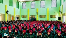 Ratusan mahasiswa baru Universitas Islam Madura (UIM) Saat Mengikuti Kegiatan PPKMB Visioner 2026. (KLIKMADURA)