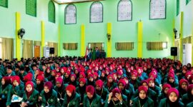Ratusan mahasiswa baru Universitas Islam Madura (UIM) Saat Mengikuti Kegiatan PPKMB Visioner 2026. (KLIKMADURA)