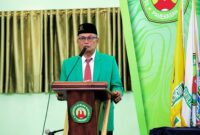 Rektor Universitas Islam Madura, Dr. H. Ahmad saat memberikan sambutan dihadirkan ratusan mahasiswa baru. (KLIKMADURA)