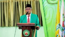 Rektor Universitas Islam Madura, Dr. H. Ahmad saat memberikan sambutan dihadirkan ratusan mahasiswa baru. (KLIKMADURA)