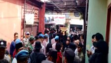 Suasana eksekusi bangunan di Jalan Raya Bringkoneng, Dusun Bringkoneng, Desa Tlagah, Kecamatan Banyuates, Kabupaten Sampang. (KLIKMADURA)