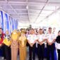 Perwakilan Lapas Narkotika Kelas II-A Pamekasan foto bersama tim medis dan warga binaan menjelang skrining. (KLIKMADURA)