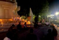 Sejumlah jurnalis menggelar istighasah di Monumen Trunojoyo Sampang, Minggu (13/9/2026).