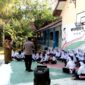 Kapolsek Camplong Iptu Dwi Abdillah saat menjadi pemateri di SMPN 3 Camplong. (ISTIMEWA)