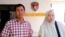 Siti Nurul Aini Siska didampingi kuasa hukum Zaini usai menjalani pemeriksaan di Polres Pamekasan. (ISTIMEWA)