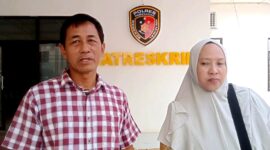 Siti Nurul Aini Siska didampingi kuasa hukum Zaini usai menjalani pemeriksaan di Polres Pamekasan. (ISTIMEWA)