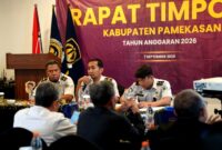 Suasana rapat Tim Pengawasan Orang Asing (Timpora) Kabupaten Pamekasan yang digelar di Aula Hotel Odaita, Senin (7/9/2026).