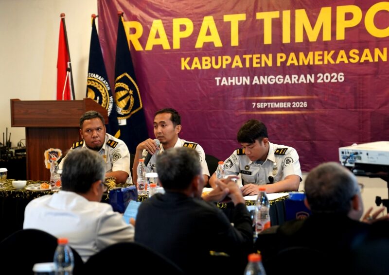Suasana rapat Tim Pengawasan Orang Asing (Timpora) Kabupaten Pamekasan yang digelar di Aula Hotel Odaita, Senin (7/9/2026). 