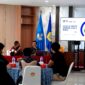 Analis Keimigrasian Ahli Muda Kantor Imigrasi Kelas II Non TPI Pamekasan, Farif Tri Maryono saat menyampaikan sosialisasi di UTM. (KLIKMADURA)
