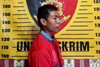 MR, warga Kecamatan Kokop, Kabupaten Bangkalan saat diamankan Polres Sampang atas kasus curanmor. (KLIKMADURA)