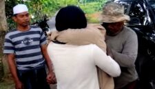 Tangkapan layar video kepulangan salah satu penumpang KM Virgo Transport 8 asal Sampang yang selamat dari tragedi tenggelam. (KLIKMADURA)